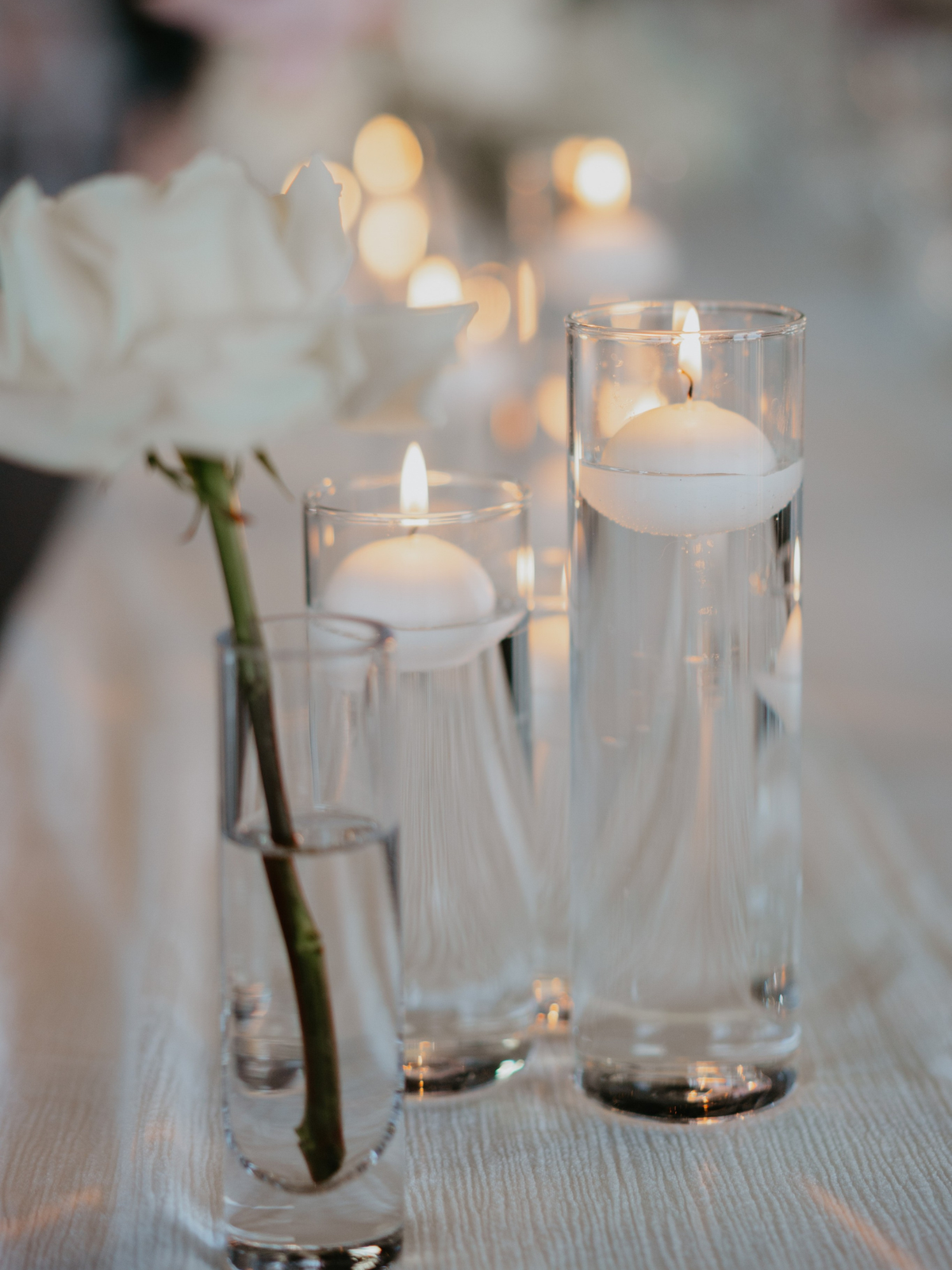 White 6cm Event Floating in 8cm Glass Set - Med