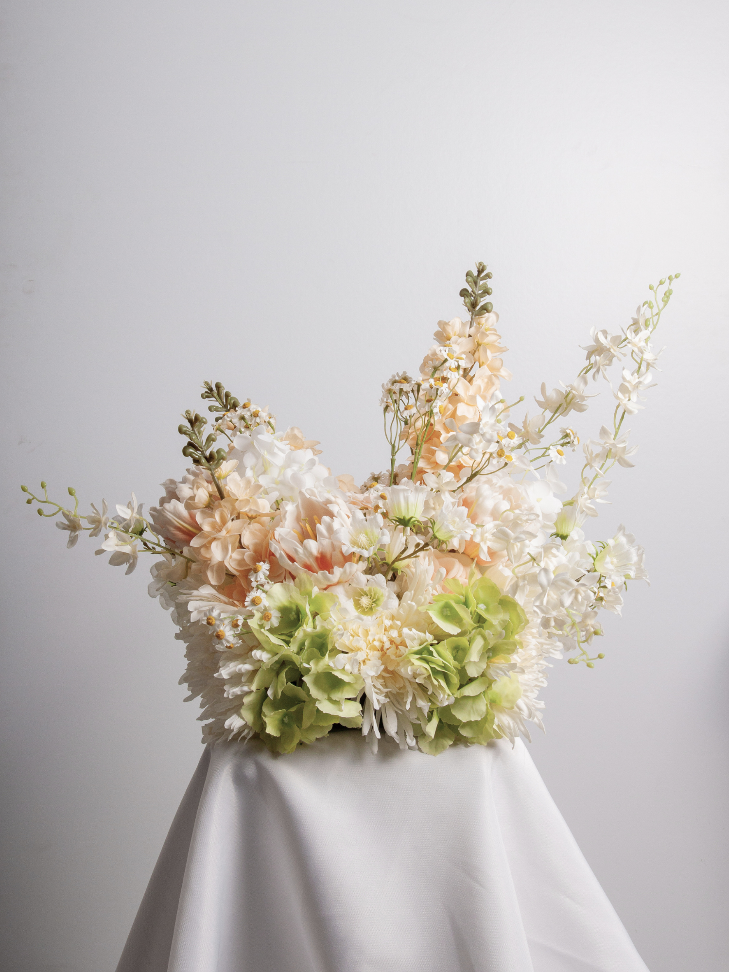 Apricot Snapdragon & White Orchid Cloud - Medium