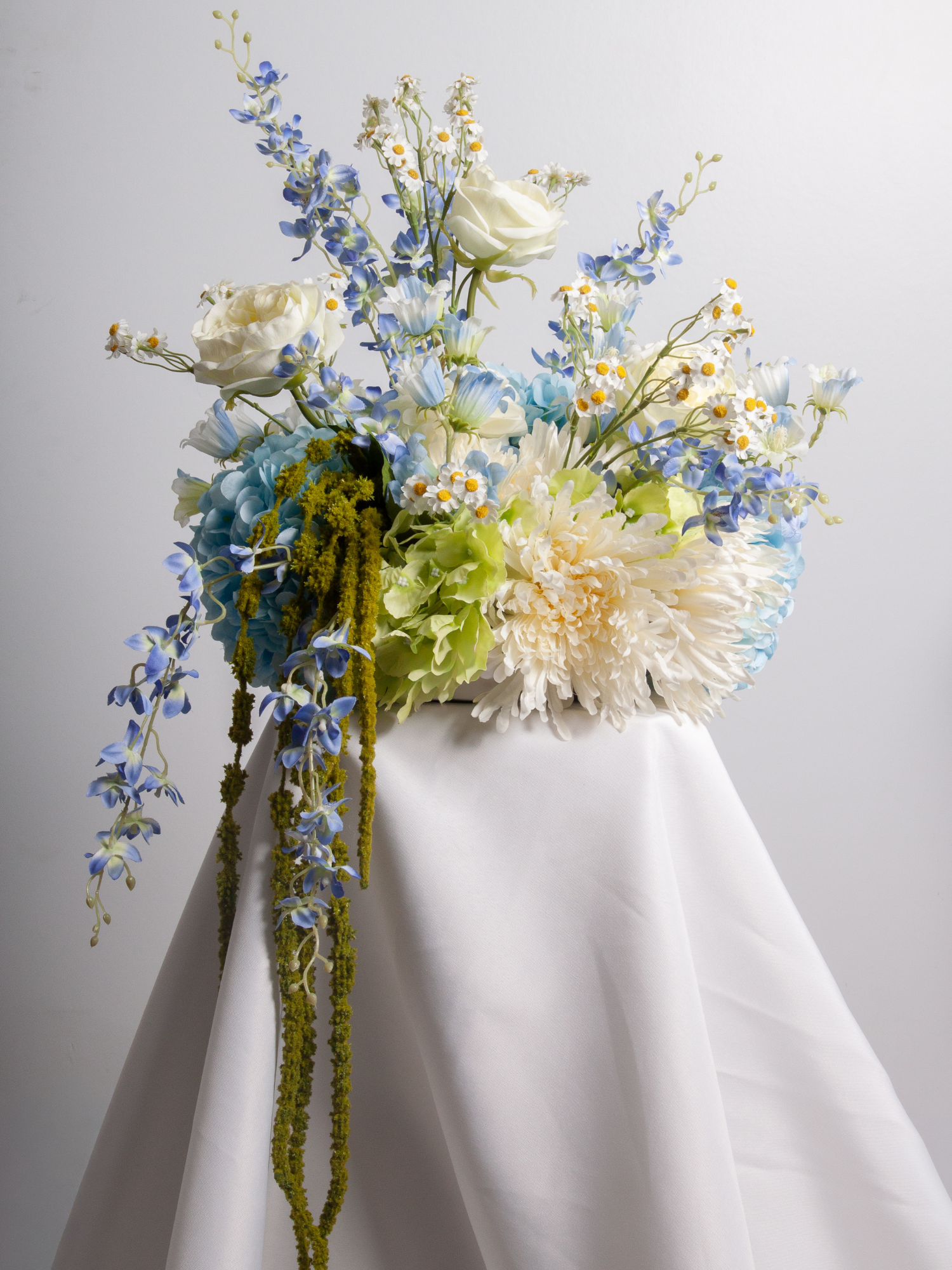 Blue Hydrangea & Dendrobium Orchid Cloud - Medium