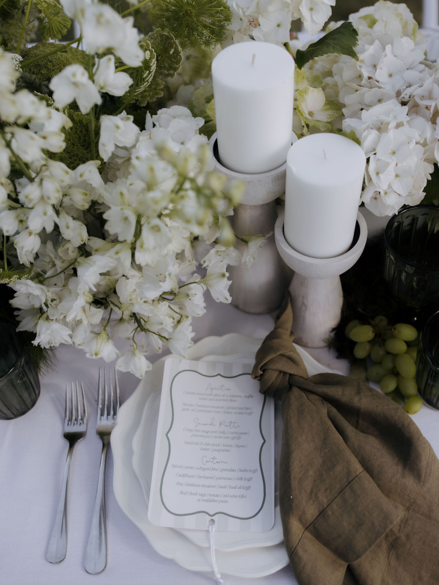 Whitewash Medium Ivy Wooden Pillar Holder