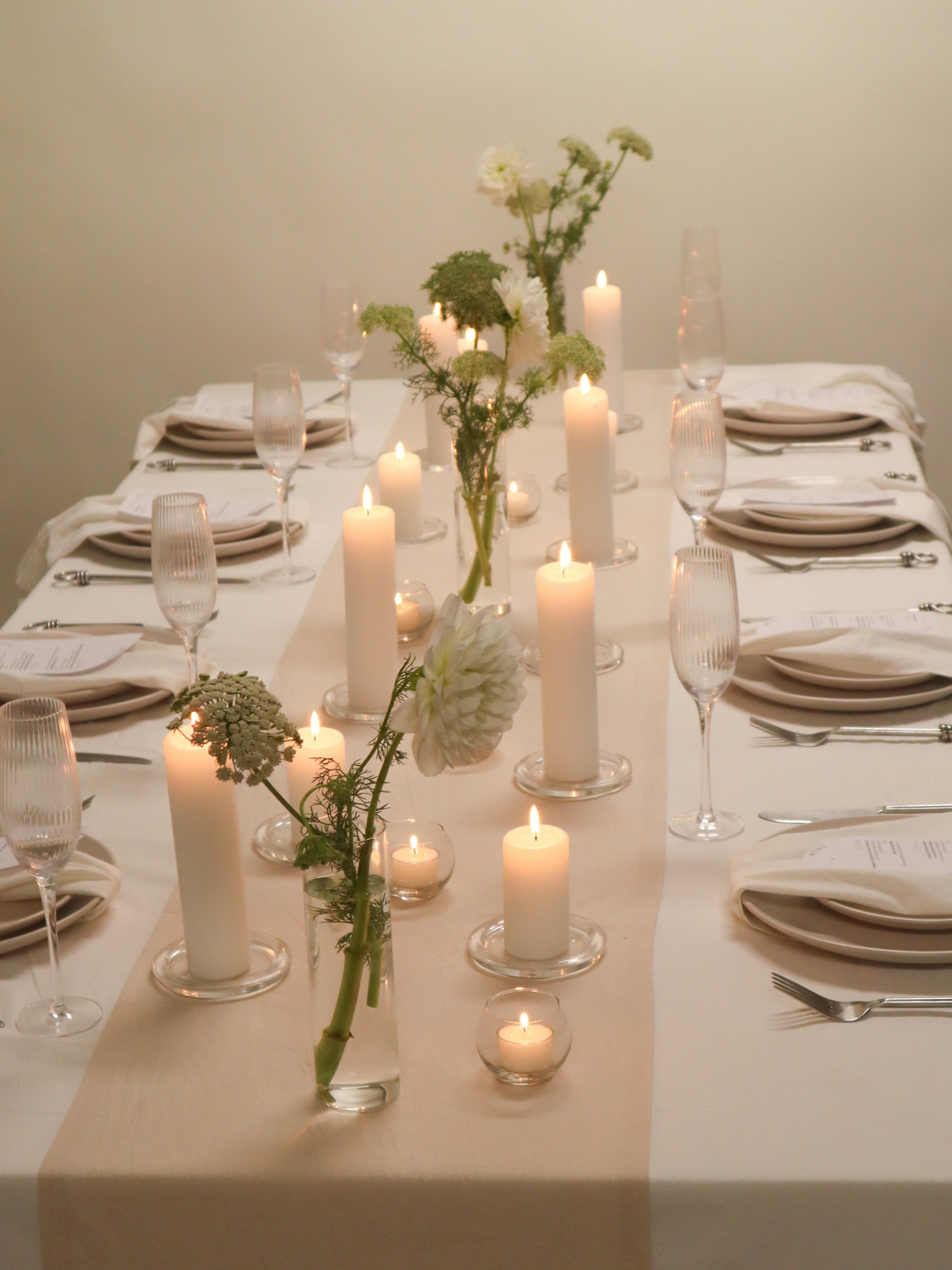 Slim Event Pillars with Pillar Plate & Tealights