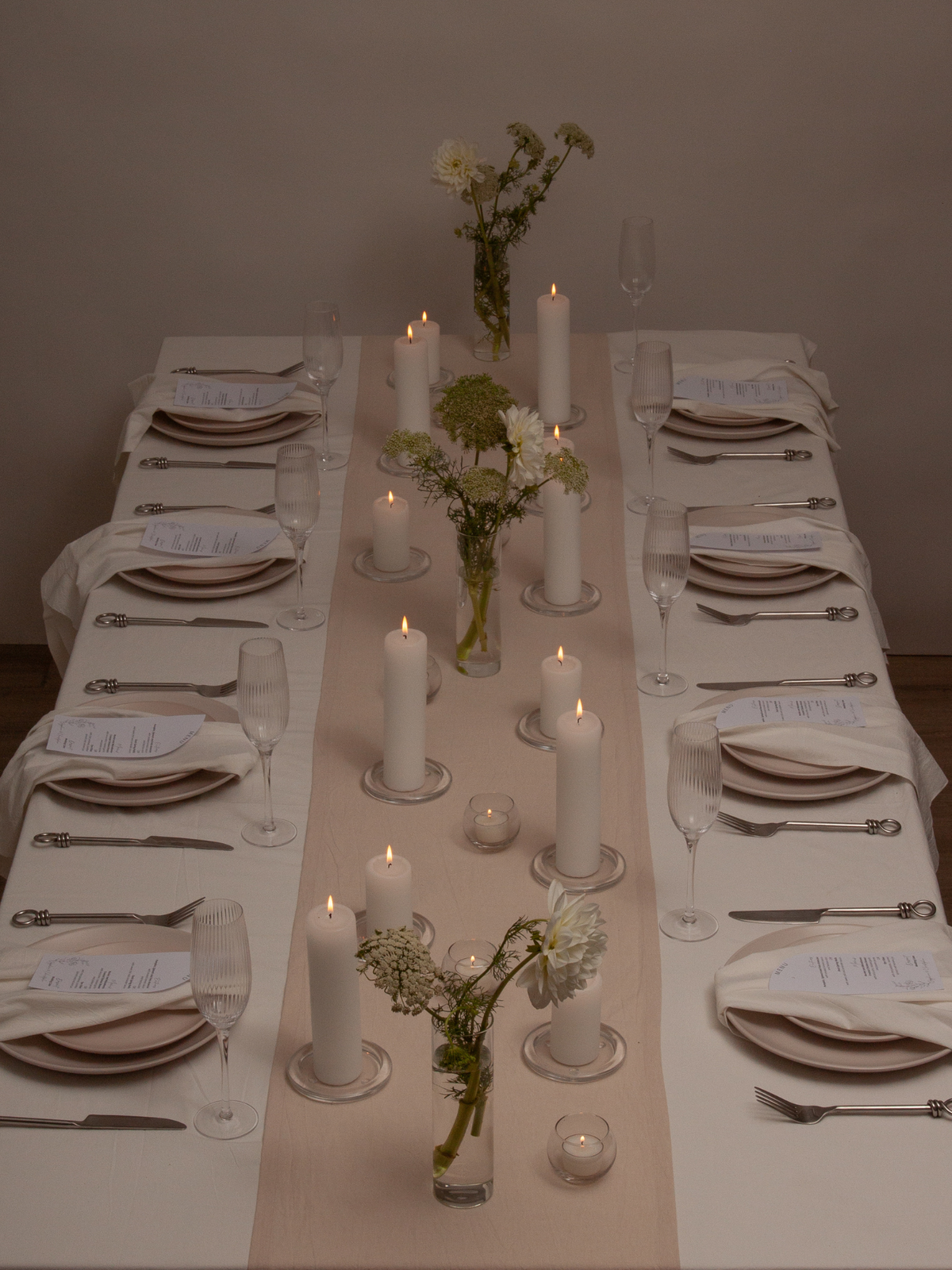 Slim Event Pillars with Pillar Plate & Tealights
