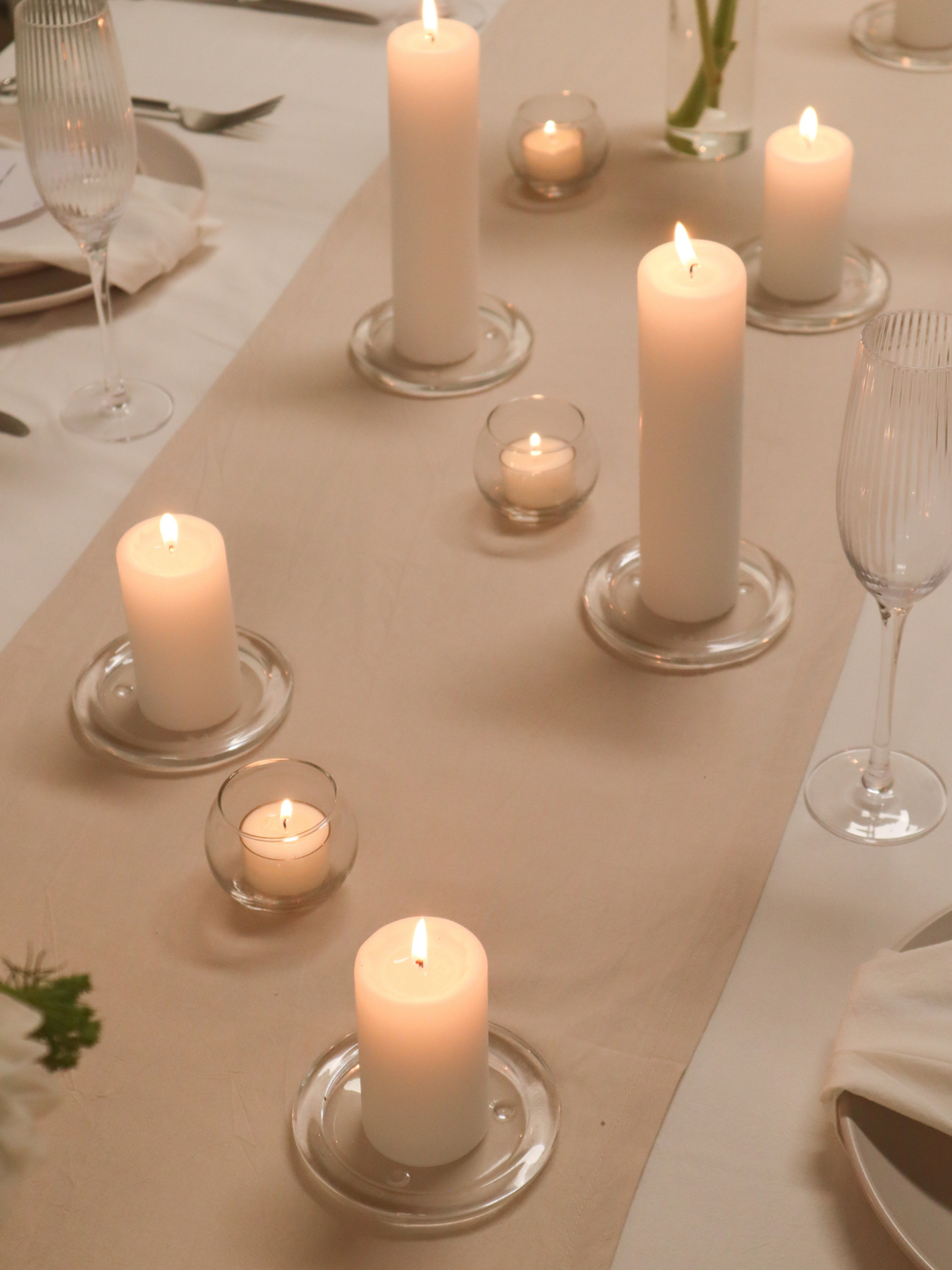 Slim Event Pillars with Pillar Plate & Tealights