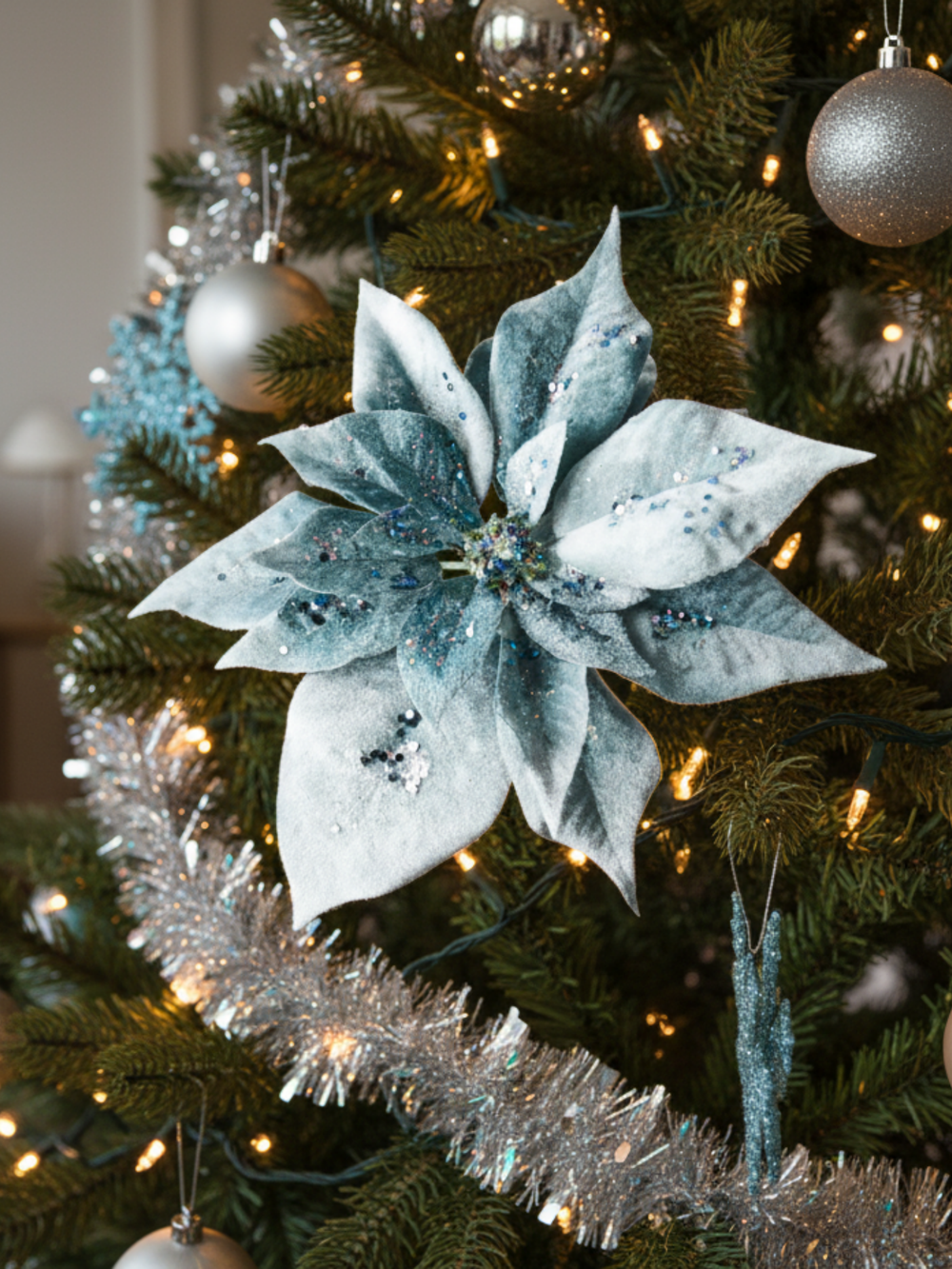 Clip Poinsettia French Blue Velvet Pack of 1